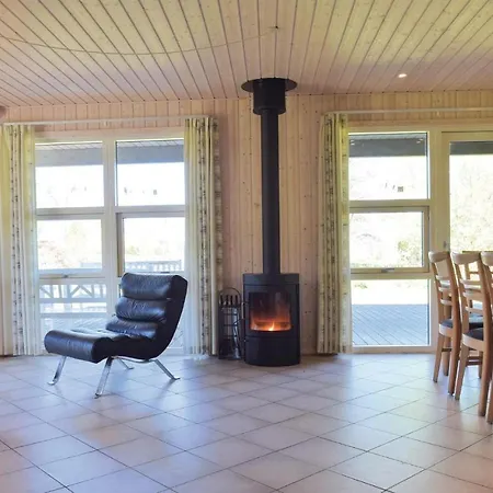 Three-bedroom Holiday In Semesterbostad Nordenbro Vesteregn