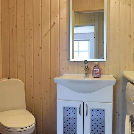 Three-bedroom Holiday In Semesterbostad Nordenbro Vesteregn