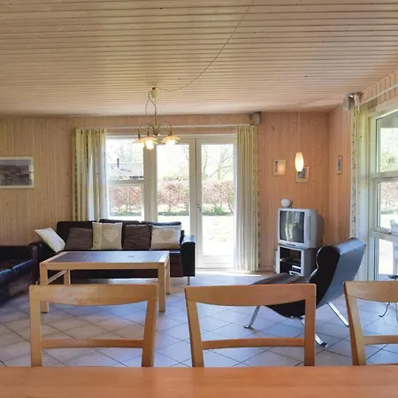 Semesterbostad Three-bedroom Holiday In *