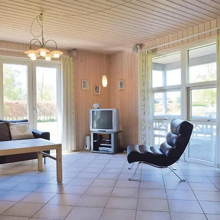 Semesterbostad Three-bedroom Holiday In Nordenbro Vesteregn